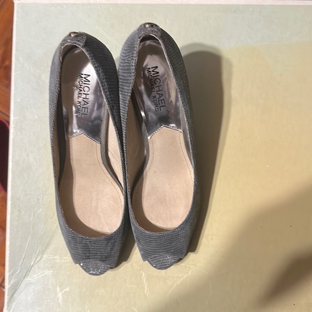 Michael Kors, size 7.5, Grey heels, Excellent condition, Worn once!
